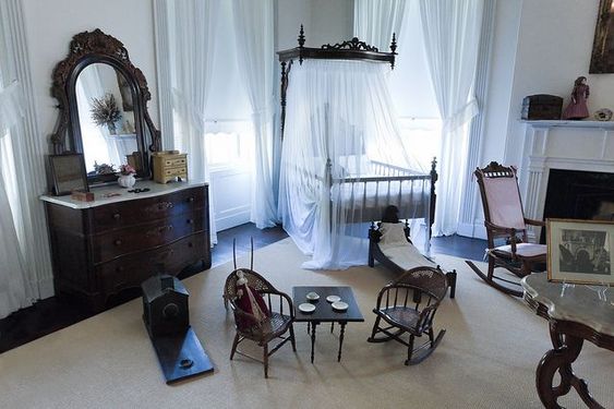 Victorian kid's room